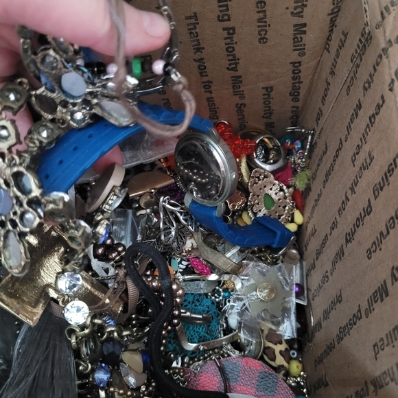 Jewerly crafting and wearable over 4 pounds (lot 2) - Picture 7 of 12